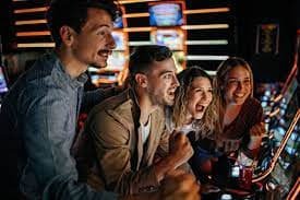 Layar aplikasi codecombat menampilkan permainan slot dan opsi pembayaran